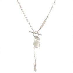 Naszyjnik srebrny z kwiatkiem z białej masy perłowej